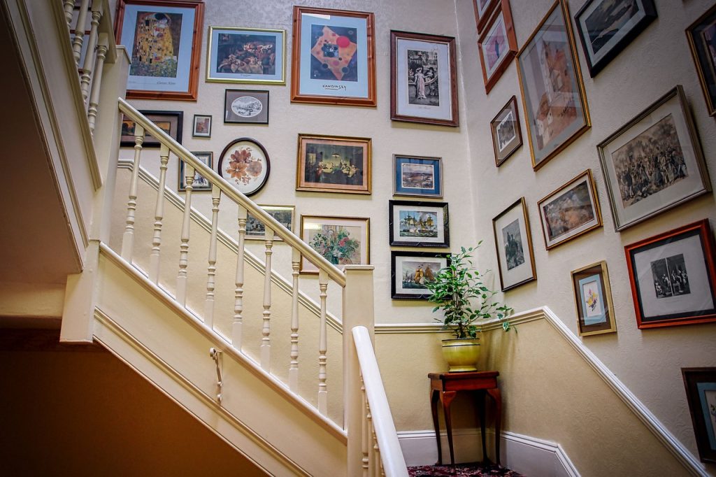 How to feng shui staircases