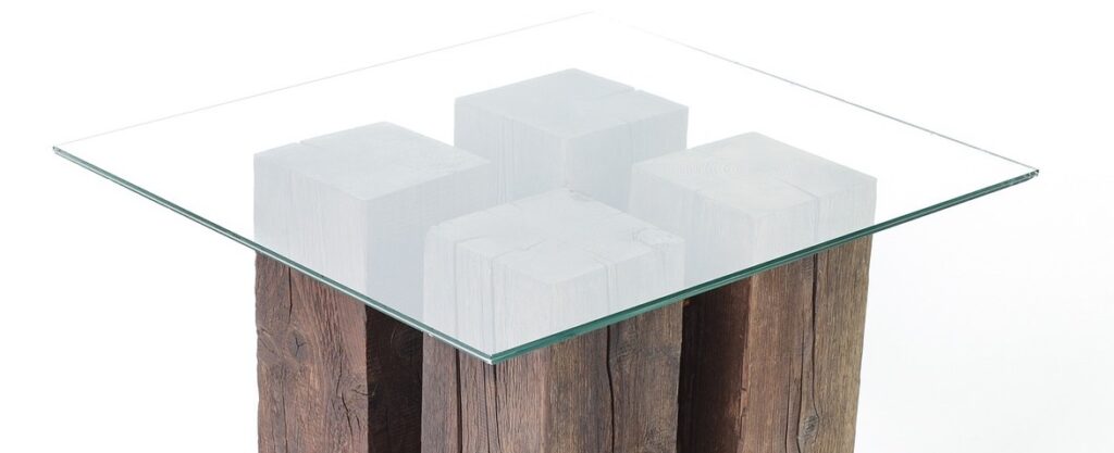 A table with sha chi ie sharp glass corners